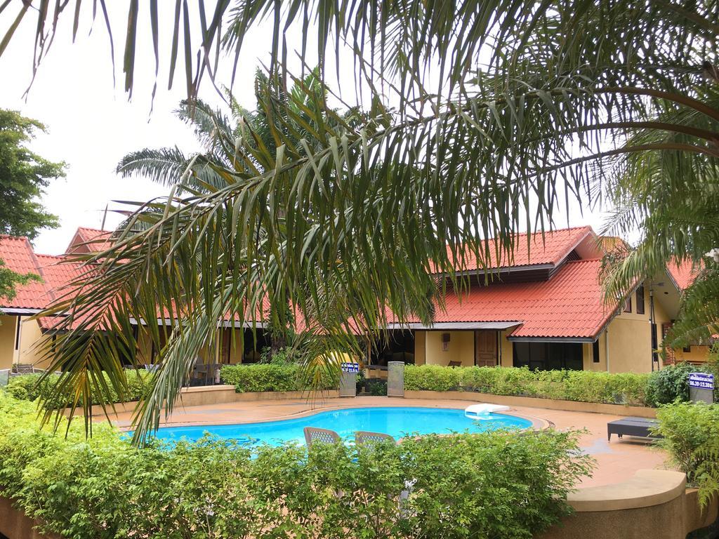 Tanisa Resort Chumphon Exterior foto